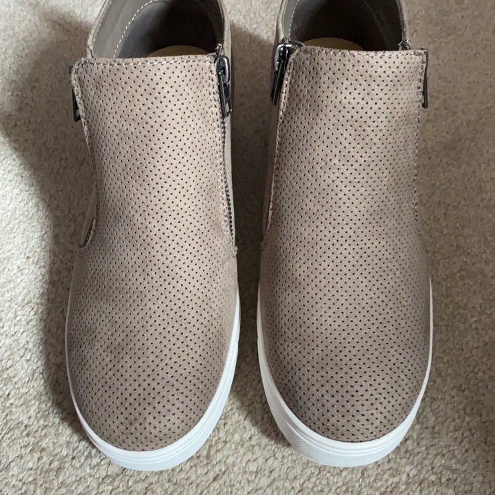 Platform sneakers - Picture 2 of 3